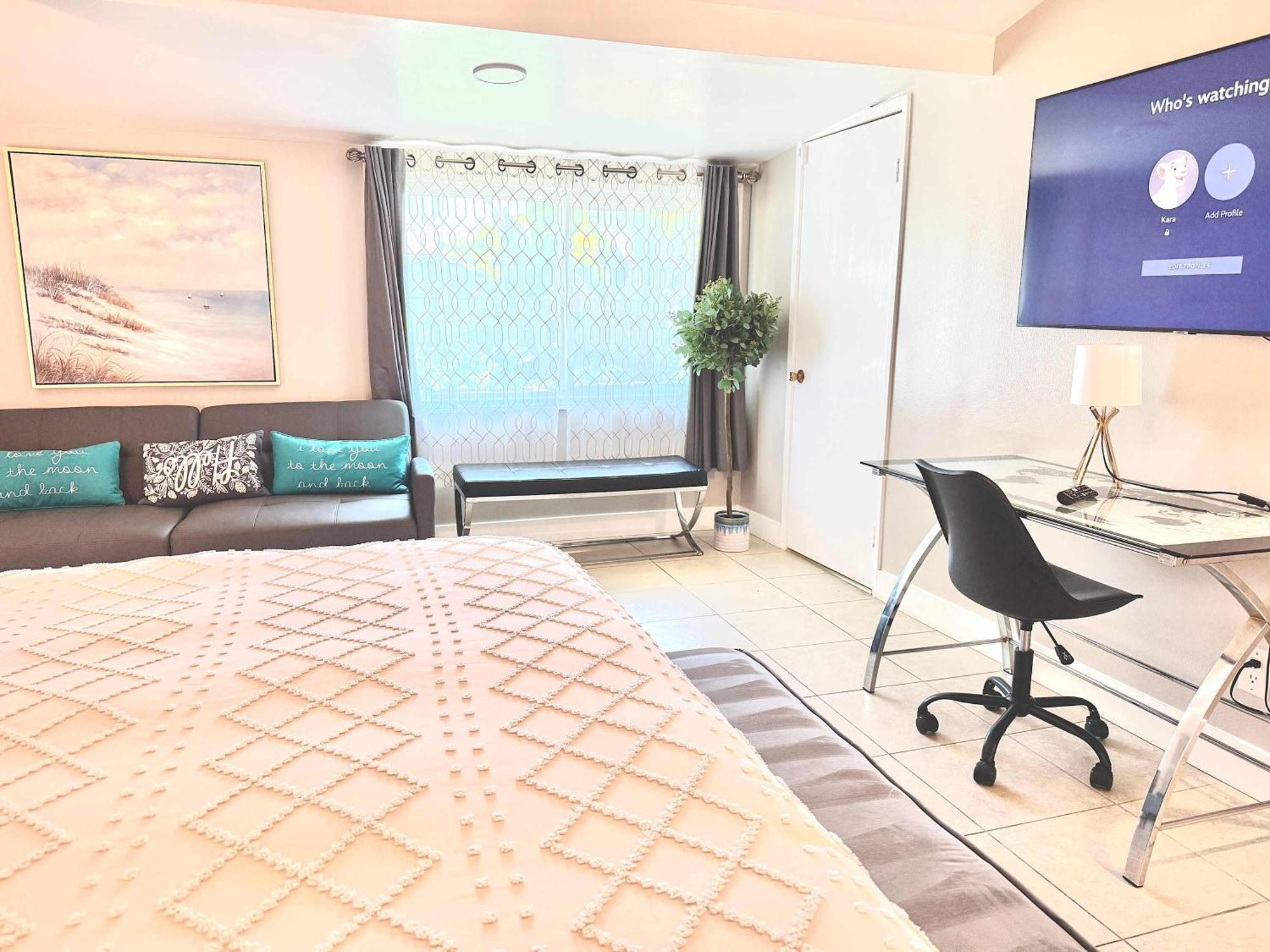 Holiday home Disneyland Dream 5 Bedroom 3 Bath Theater Games Pool Table Anaheim